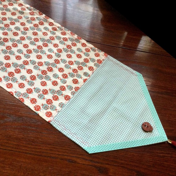 Handmade Ladybug Table Runner, 6 Reversible Placemats 6 Napkins - Picture 3 of 9